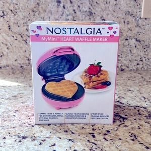 Nostalgia heart waffle maker 💗